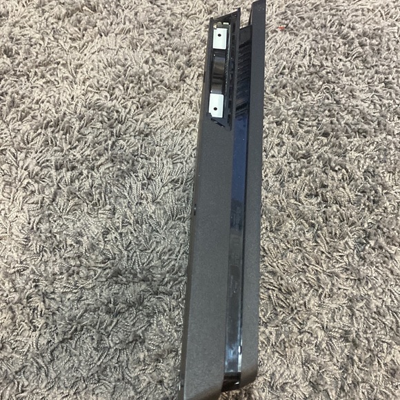 playstation 4 slim with two controllers 500gb